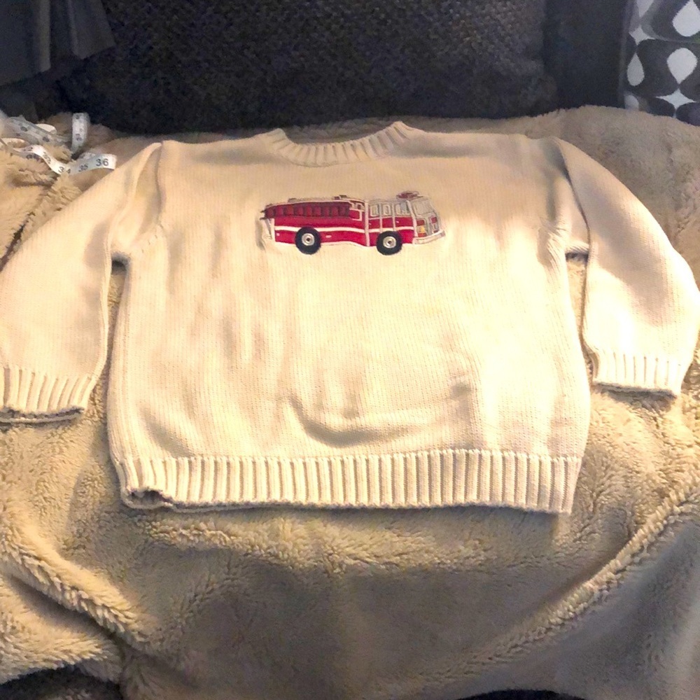 🔹4 for $10 Gap Boys Fire Truck Sweater, size Medium